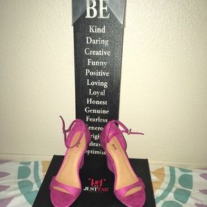 Fuchsia colored wedges